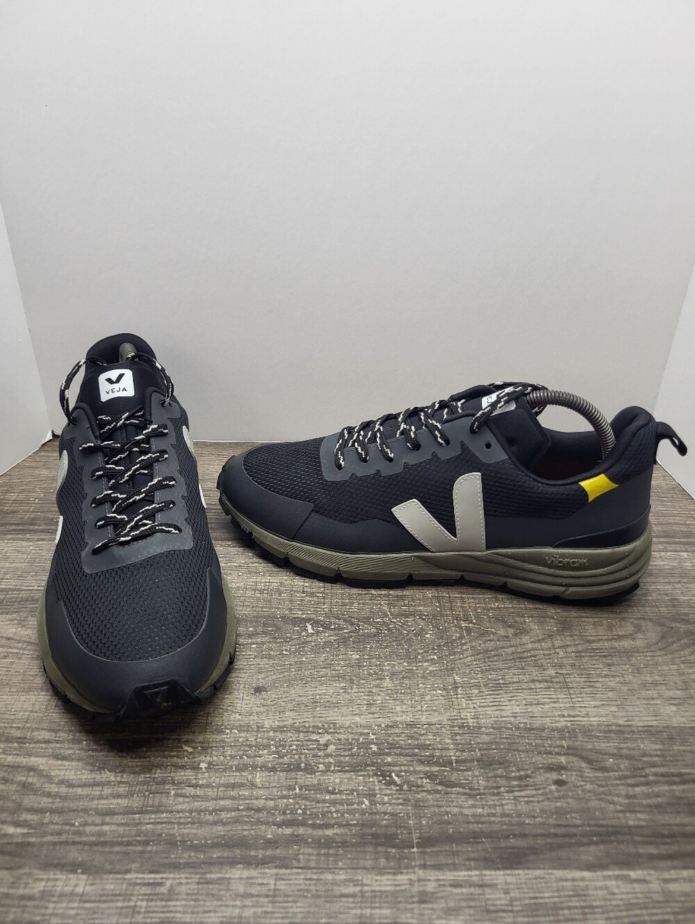 Veja Dekkan Alveomesh Dune Black Men’s Size 8.5 Vibram Trail Sneakers